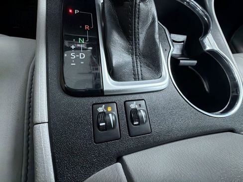 Used 2019 Toyota Highlander XLE image 26