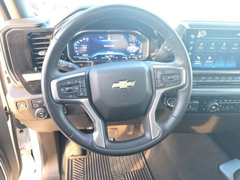 Used 2024 Chevrolet Silverado 1500 LT image 12