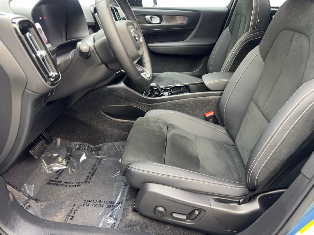 Used 2023 Volvo C40 P8 Recharge Ultimate AWD/4WD image 28