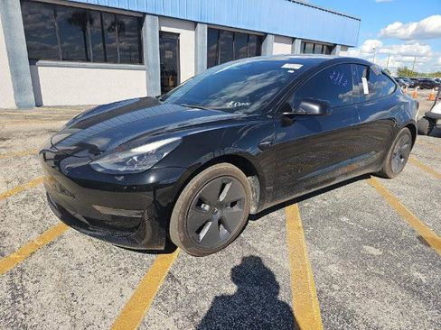 Used 2021 Tesla Model 3 Standard Range Plus image 4