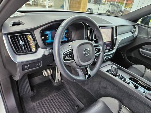 Used 2022 Volvo XC60 B5 R-Design w/ Protection Package Premier AWD/4WD image 17