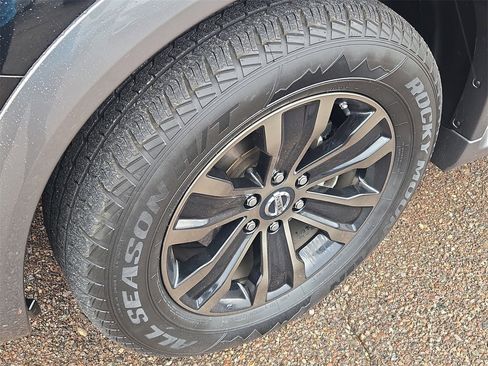 Used 2017 Nissan Armada Platinum image 15