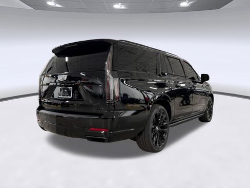 Used 2025 Cadillac Escalade ESV Sport Platinum w/ LPO, ONYX Package AWD/4WD image 9