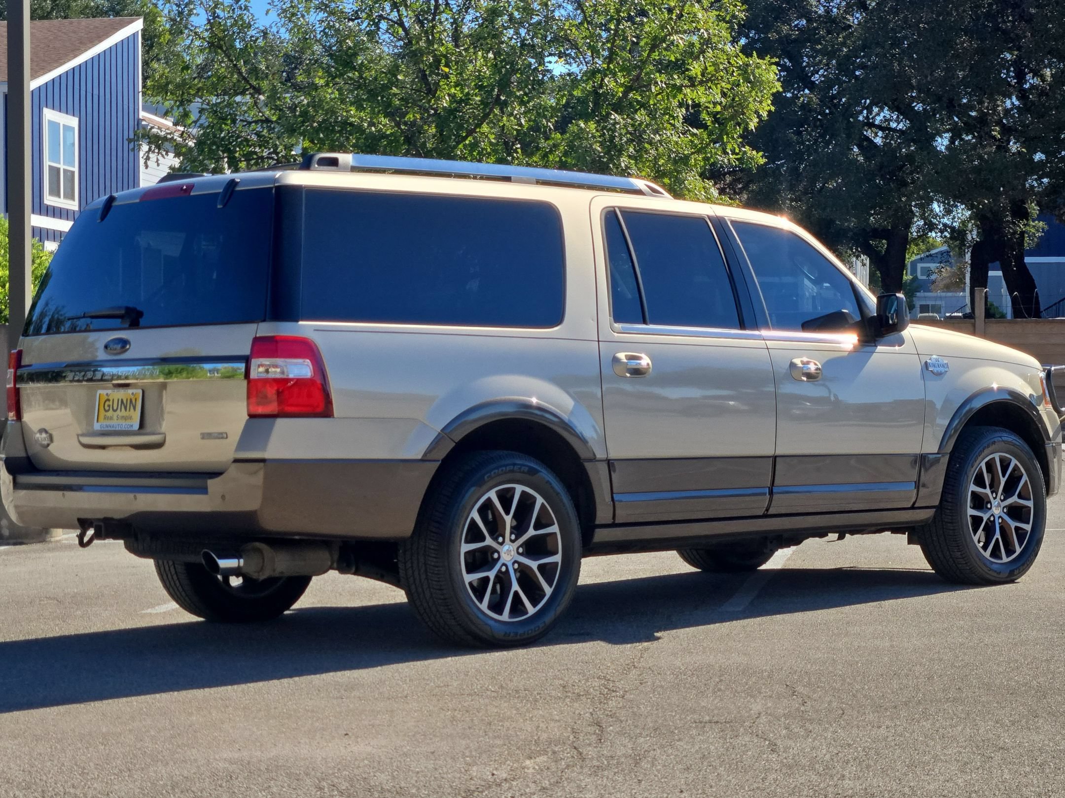 Used 2017 Ford Expedition EL King Ranch RWD image 3
