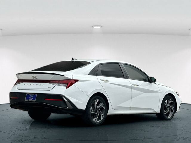 Used 2025 Hyundai Elantra SEL FWD image 6