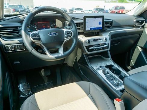 Used 2023 Ford Explorer XLT image 13