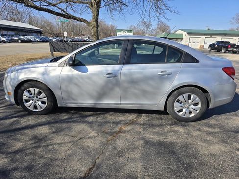 Used 2013 Chevrolet Cruze LS image 4