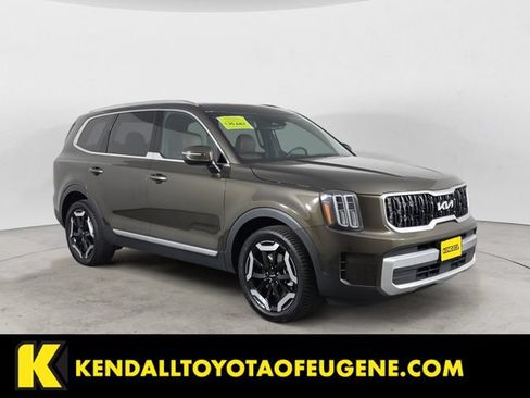 Used 2024 Kia Telluride EX w/ EX Captain's Chair Package AWD/4WD image 7