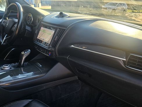 Used 2021 Maserati Levante GranLusso image 33