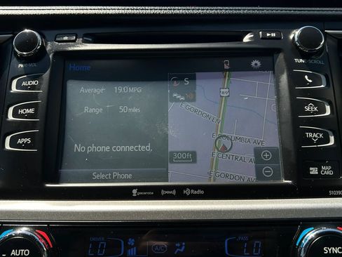 Used 2019 Toyota Highlander SE w/ Carpet Mat Package (TMS) FWD image 32