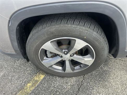 Used 2019 Jeep Cherokee Limited AWD/4WD image 42