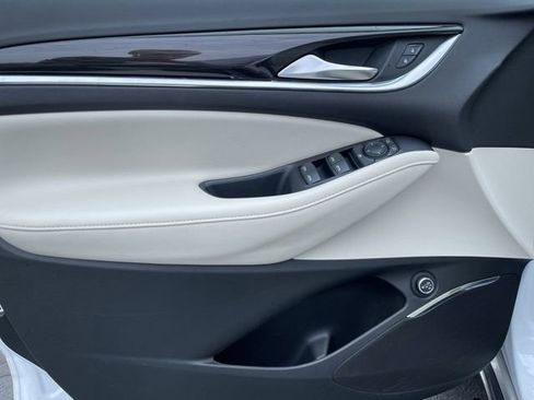 Used 2024 Buick Enclave Essence image 22