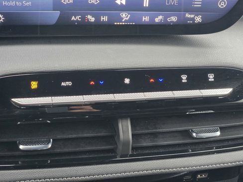 Certified 2025 Buick Enclave Sport Touring image 20