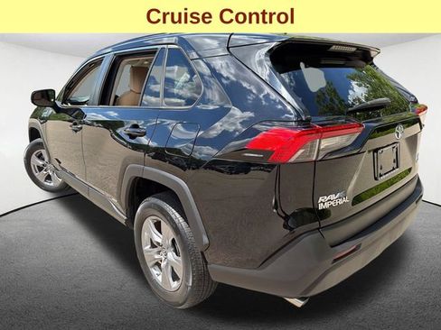 Used 2022 Toyota RAV4 LE AWD/4WD image 10