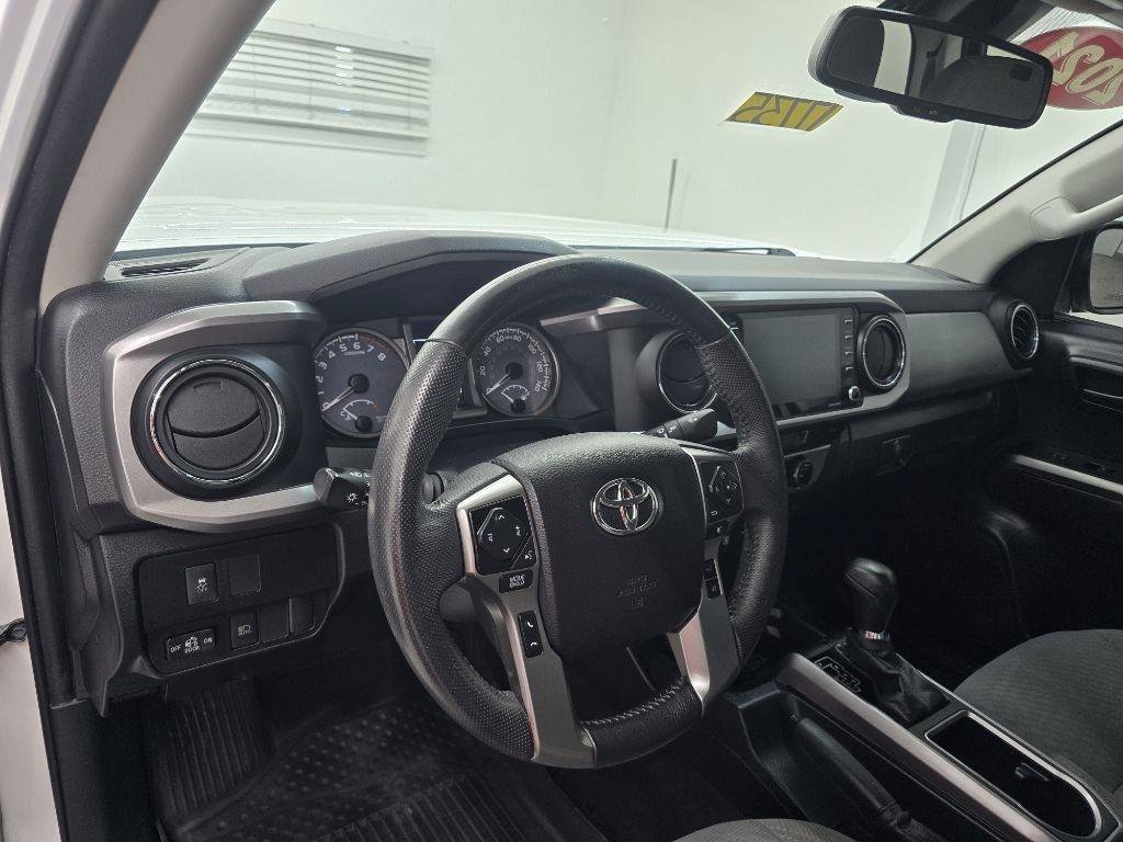 Used 2021 Toyota Tacoma SR5 AWD/4WD image 11