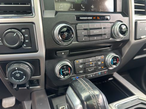 Used 2018 Ford F150 Platinum w/ Technology Package AWD/4WD image 31
