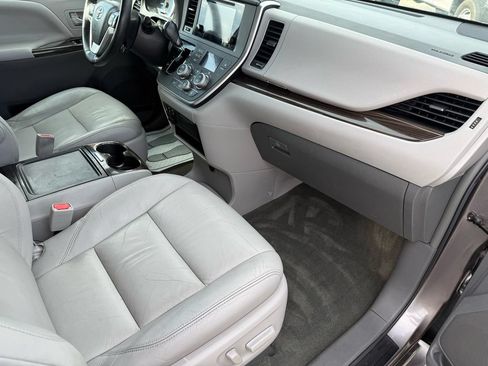 Used 2017 Toyota Sienna XLE w/ XLE Navigation Package AWD/4WD image 16