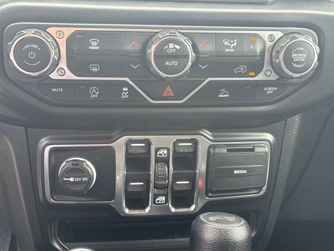 Used 2022 Jeep Wrangler Unlimited Sport AWD/4WD image 23