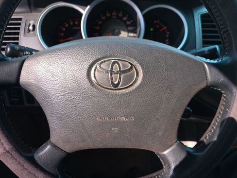 Used 2005 Toyota Tacoma PreRunner image 19