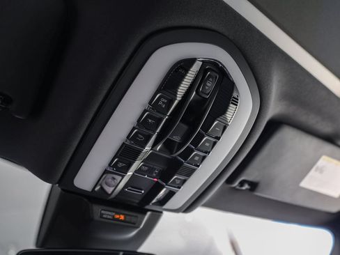 Certified 2026 Porsche Macan AWD/4WD image 27