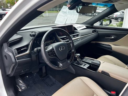Used 2021 Lexus ES 350 w/ Premium Package image 10