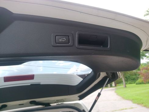 Used 2014 Subaru Forester 2.5i Limited AWD/4WD image 25