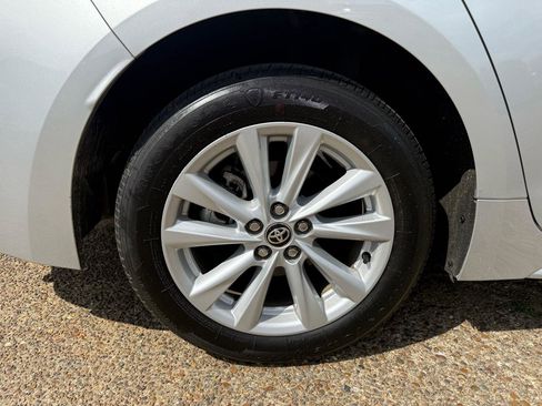 Used 2024 Toyota Corolla LE w/ LE Convenience Package image 6