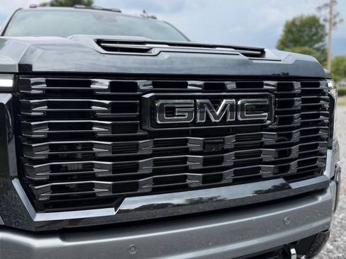 Used 2024 GMC Sierra 3500 Denali Ultimate AWD/4WD image 13