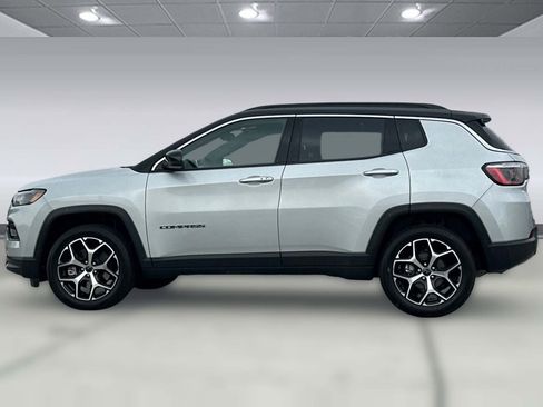 Used 2025 Jeep Compass Limited AWD/4WD image 2