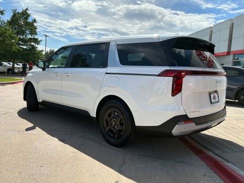 Used 2026 Kia Carnival FWD image 8
