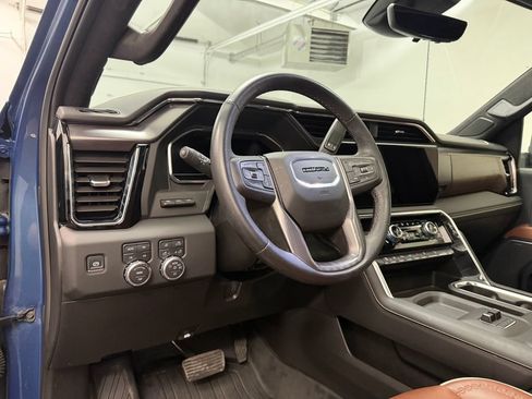 Used 2025 GMC Sierra 2500 Denali Ultimate AWD/4WD image 4