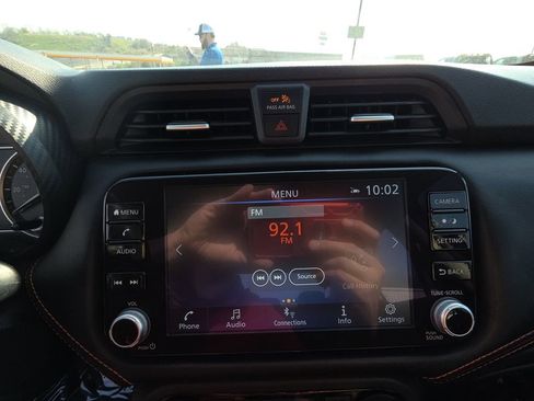 Used 2024 Nissan Versa SR FWD image 21