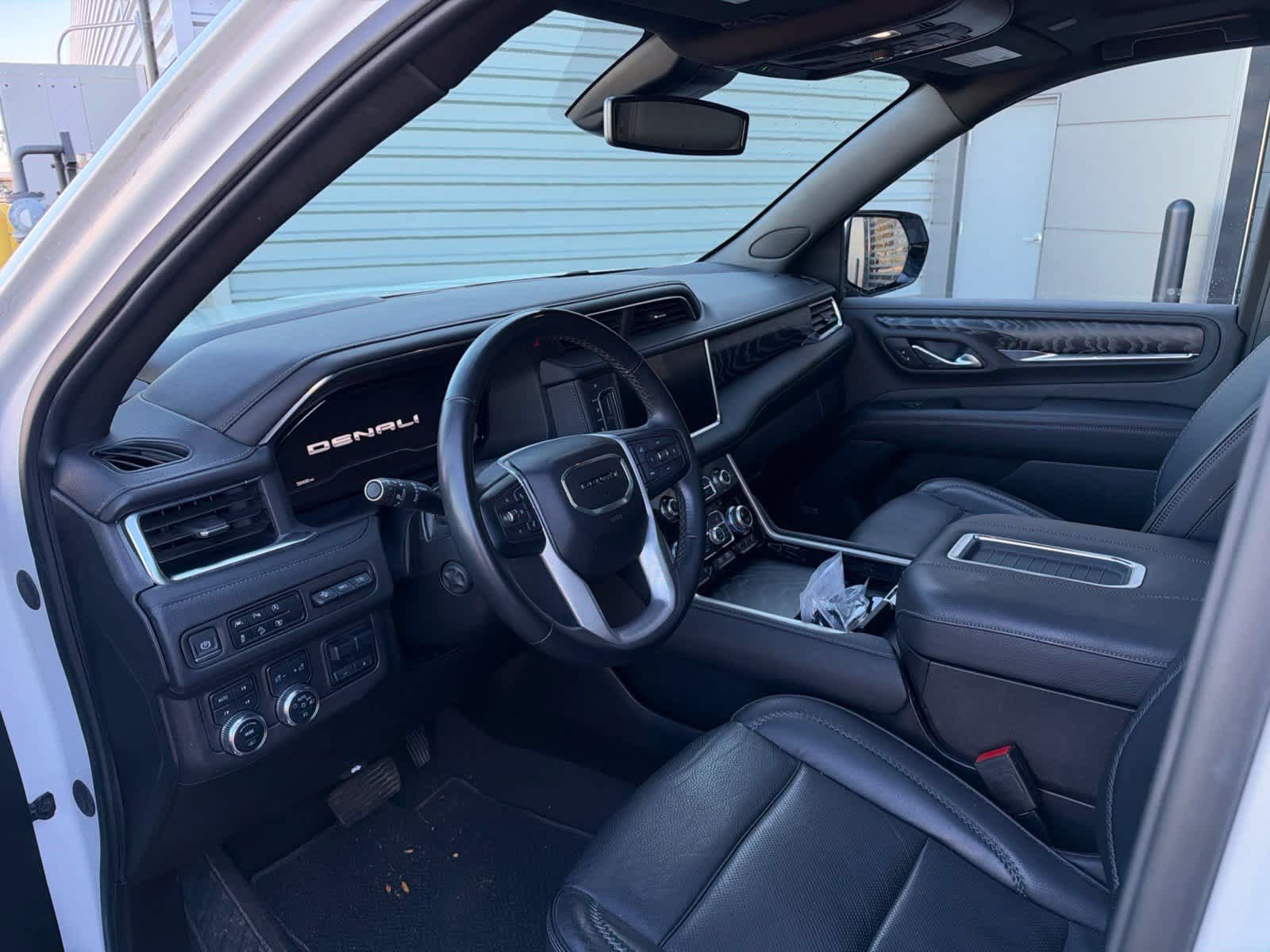 Used 2023 GMC Yukon Denali w/ Max Trailering Package AWD/4WD image 9