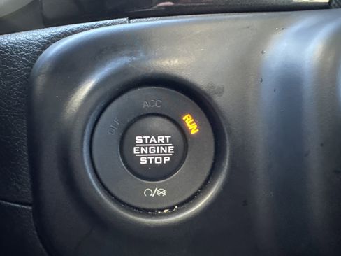 Used 2020 Jeep Wrangler Unlimited Sahara image 29