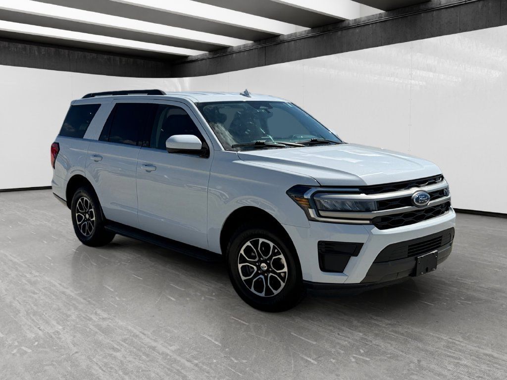 Used 2024 Ford Expedition XLT RWD image 7