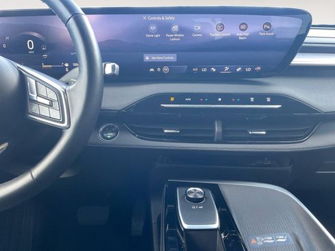 Certified 2025 Buick Enclave Preferred AWD/4WD image 11