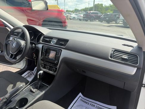 Used 2017 Volkswagen Passat 1.8T S FWD image 33