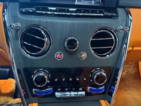 Used 2023 Rolls-Royce Cullinan w/ Dark Exterior Package image 38