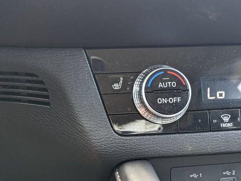 Used 2024 Mitsubishi Outlander SE AWD/4WD image 30