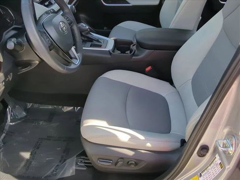 Used 2020 Toyota RAV4 Limited image 17