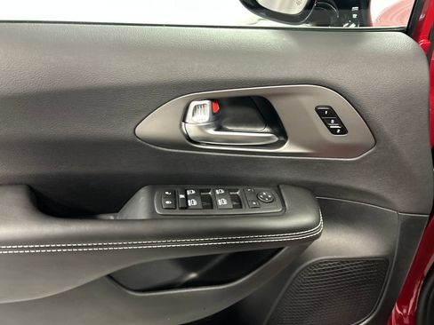 New 2027 Chrysler Pacifica Select w/ Family Tech Group FWD image 12