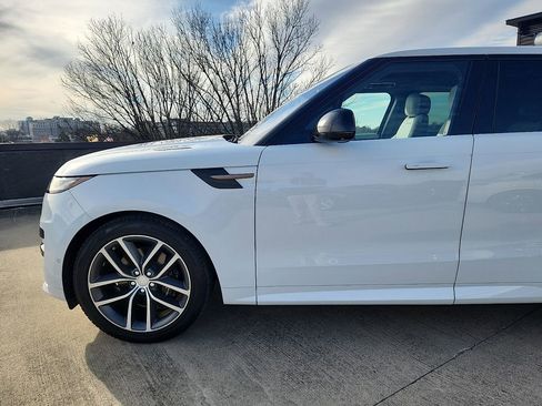 Used 2023 Land Rover Range Rover Sport SE Dynamic image 6