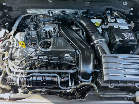 Used 2023 Volkswagen Taos SE image 32