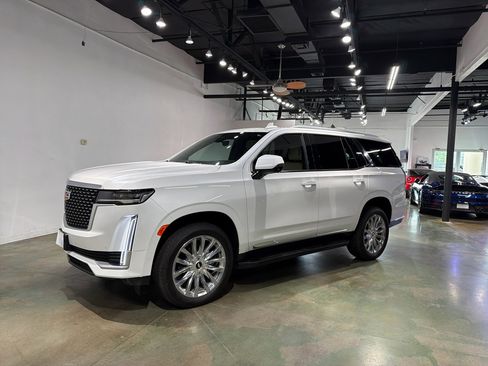 Used 2023 Cadillac Escalade Premium Luxury image 39