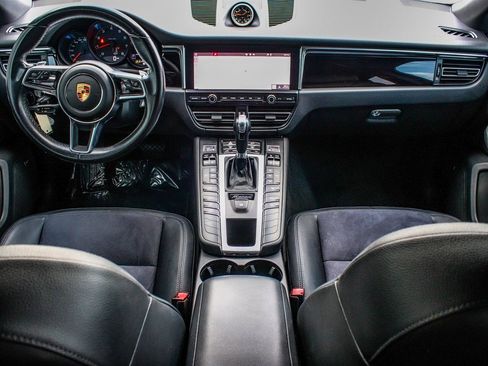 Used 2020 Porsche Macan Base image 37