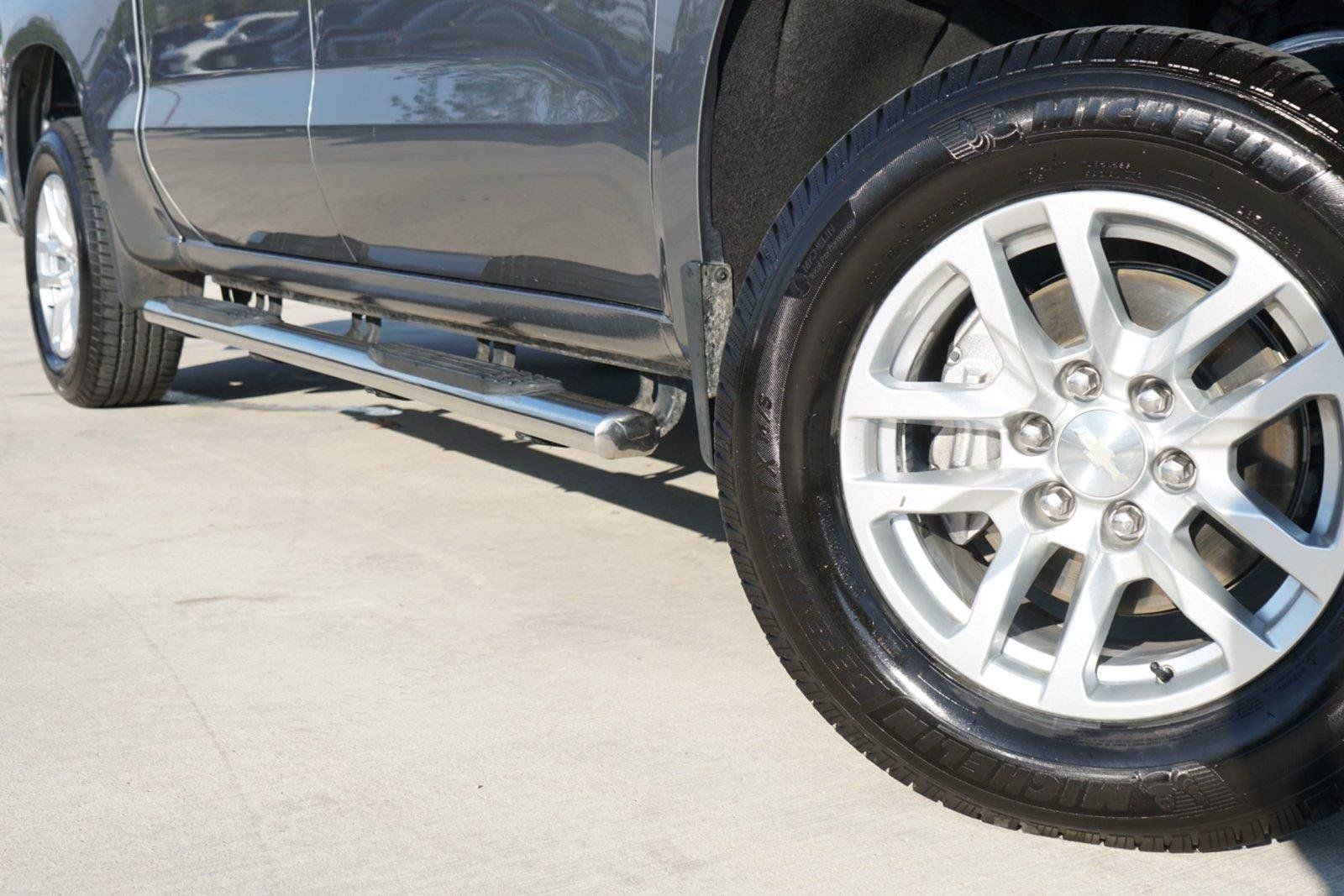 Used 2019 Chevrolet Silverado 1500 LT w/ Texas Edition RWD image 2