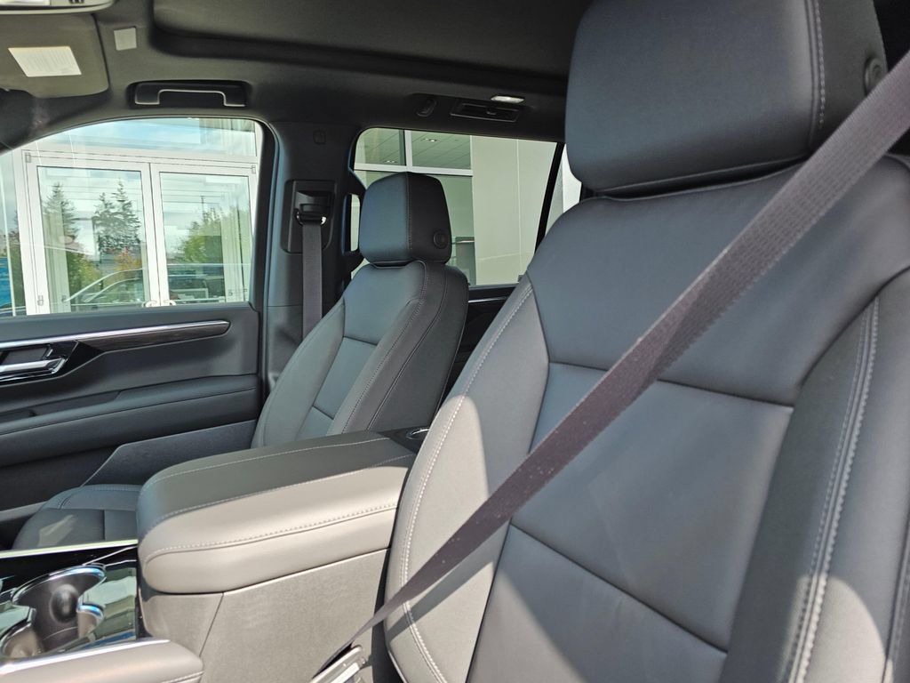 New 2026 Chevrolet Suburban LT w/ Comfort Package AWD/4WD image 25