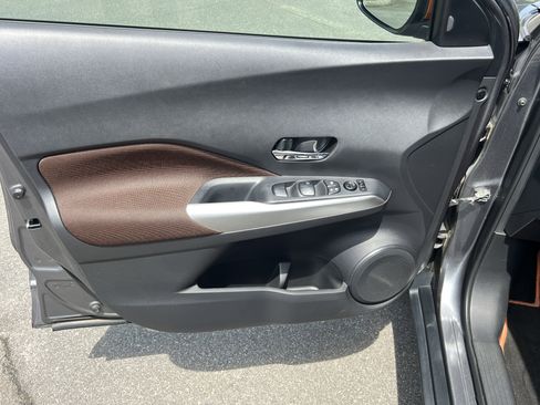 Used 2019 Nissan Kicks SR w/ Exterior Electronics Package FWD image 19