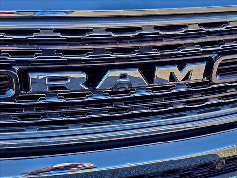 Used 2022 RAM 1500 Limited AWD/4WD image 4