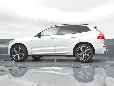 Used 2022 Volvo XC60 B6 R-Design w/ Protection Package Premier image 39